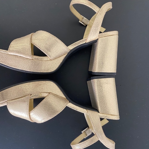 Reaction Kenneth Cole Gold platform heels - Picture 3 of 7